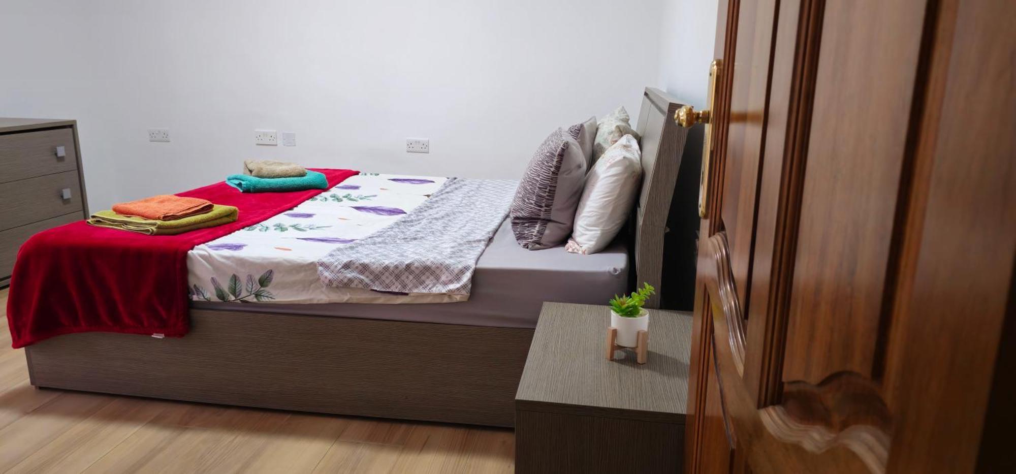 3 Floors Villa On Promenade 4 Bedrooms 3 Bathrooms Слима Екстериор снимка