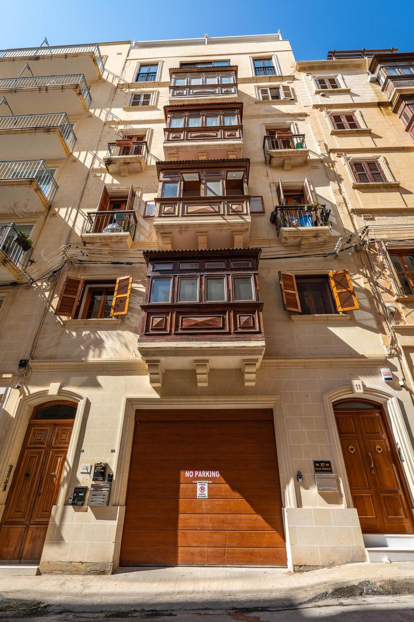 3 Floors Villa On Promenade 4 Bedrooms 3 Bathrooms Слима Екстериор снимка