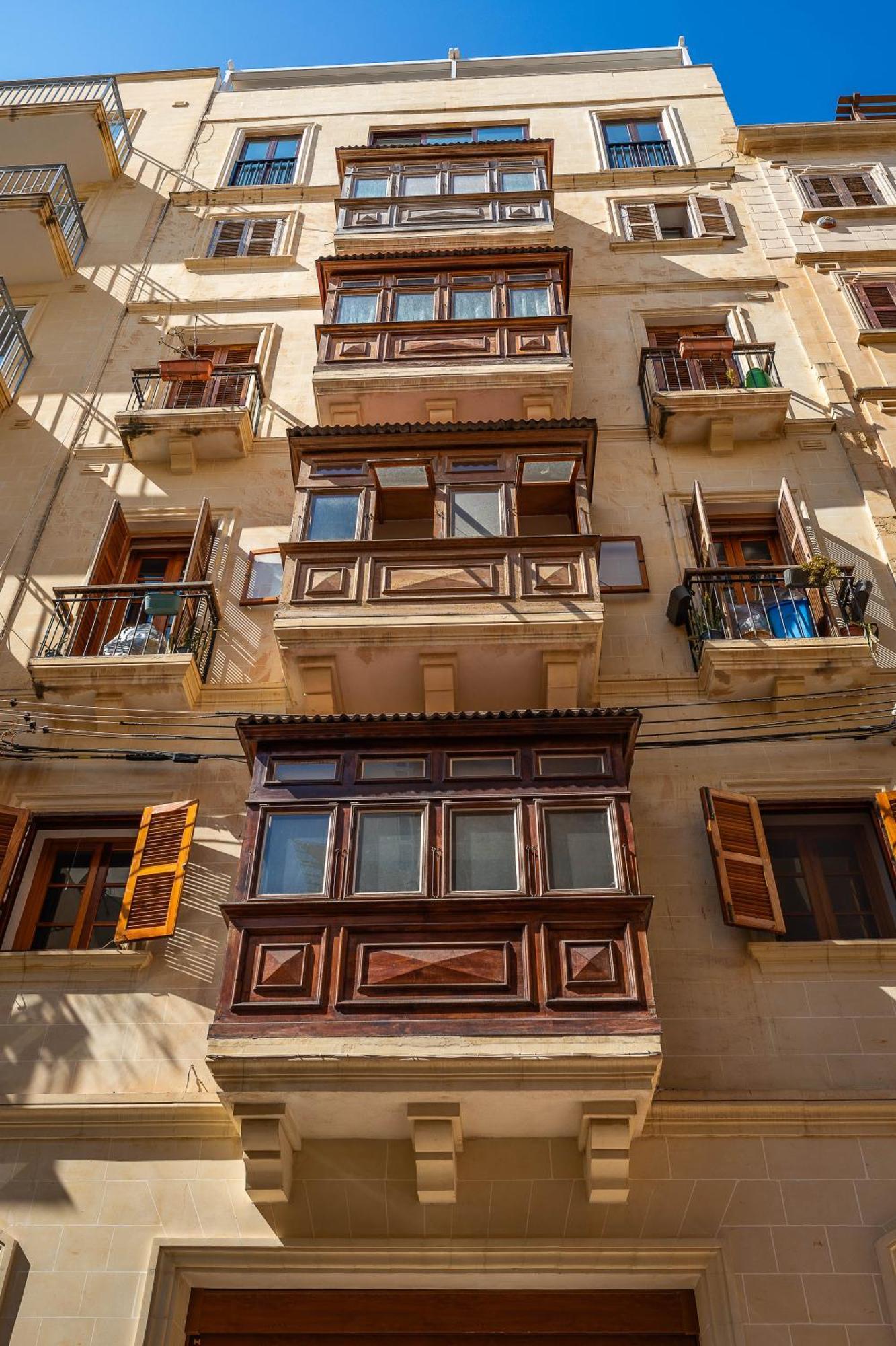 3 Floors Villa On Promenade 4 Bedrooms 3 Bathrooms Слима Екстериор снимка
