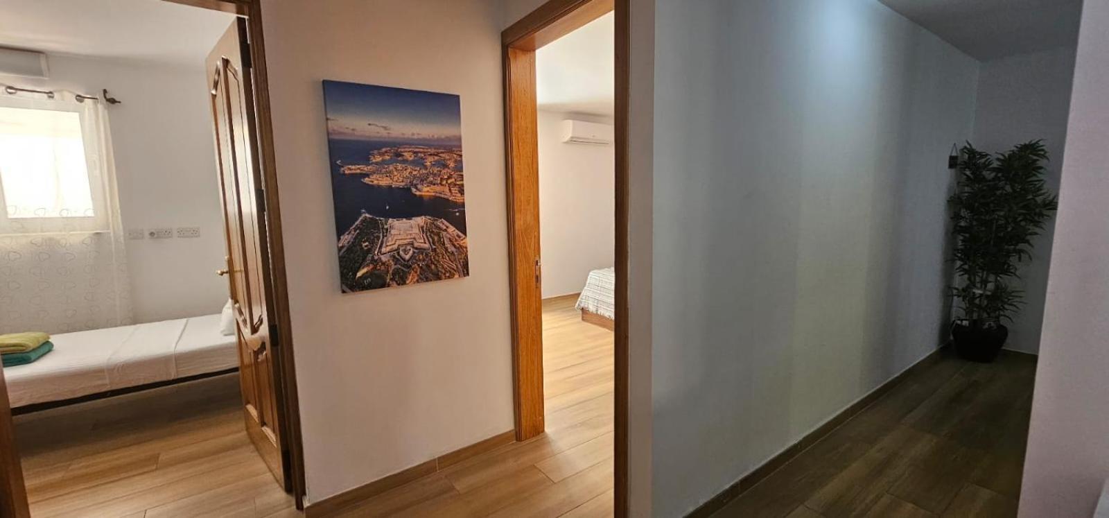 3 Floors Villa On Promenade 4 Bedrooms 3 Bathrooms Слима Екстериор снимка
