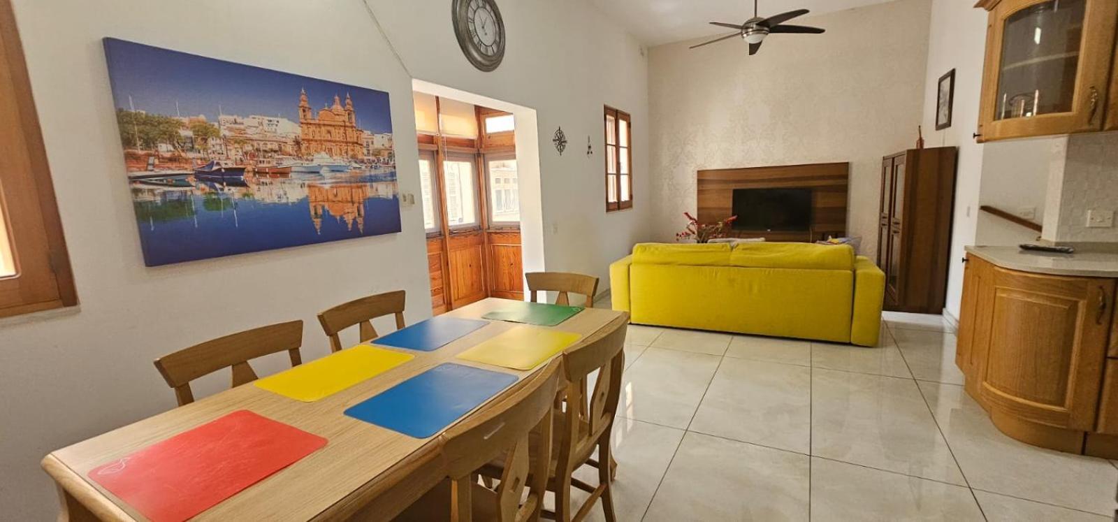 3 Floors Villa On Promenade 4 Bedrooms 3 Bathrooms Слима Екстериор снимка