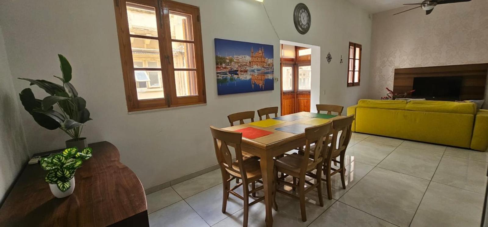 3 Floors Villa On Promenade 4 Bedrooms 3 Bathrooms Слима Екстериор снимка