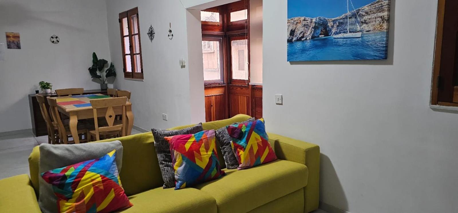 3 Floors Villa On Promenade 4 Bedrooms 3 Bathrooms Слима Екстериор снимка
