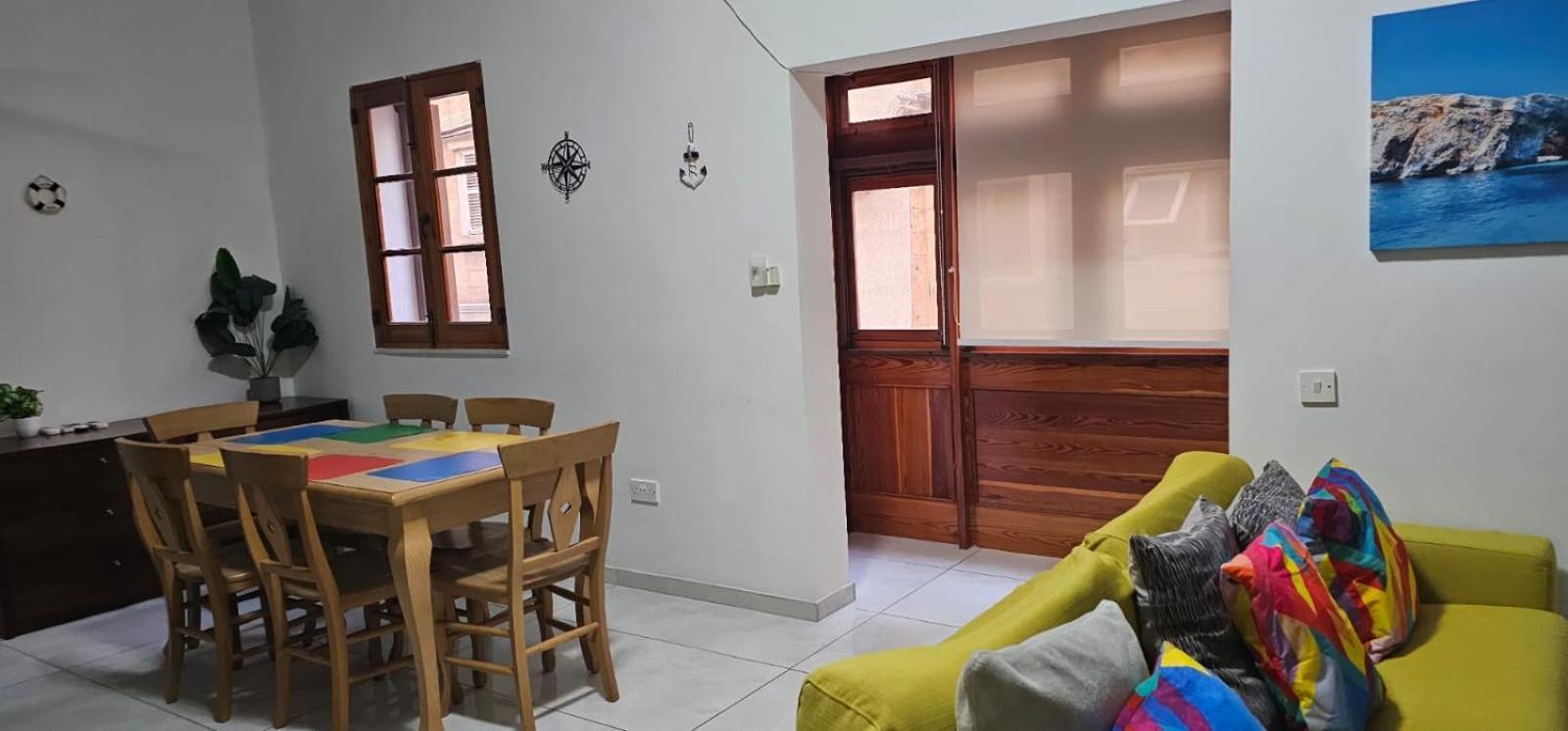 3 Floors Villa On Promenade 4 Bedrooms 3 Bathrooms Слима Екстериор снимка