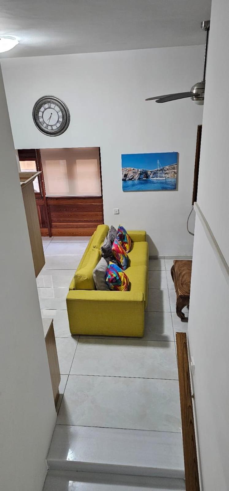 3 Floors Villa On Promenade 4 Bedrooms 3 Bathrooms Слима Екстериор снимка