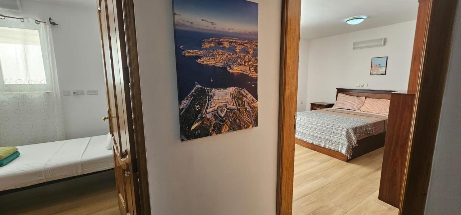 3 Floors Villa On Promenade 4 Bedrooms 3 Bathrooms Слима Екстериор снимка