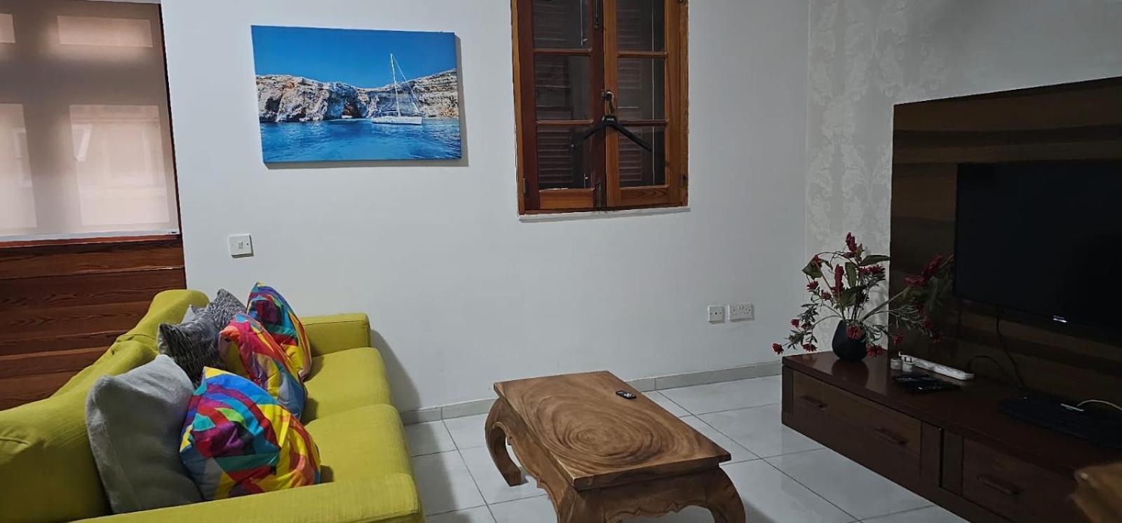 3 Floors Villa On Promenade 4 Bedrooms 3 Bathrooms Слима Екстериор снимка